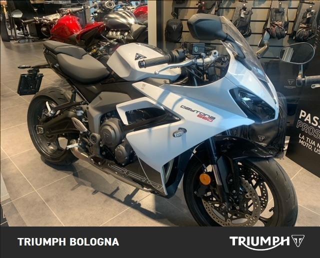 TRIUMPH Daytona 660 Abs